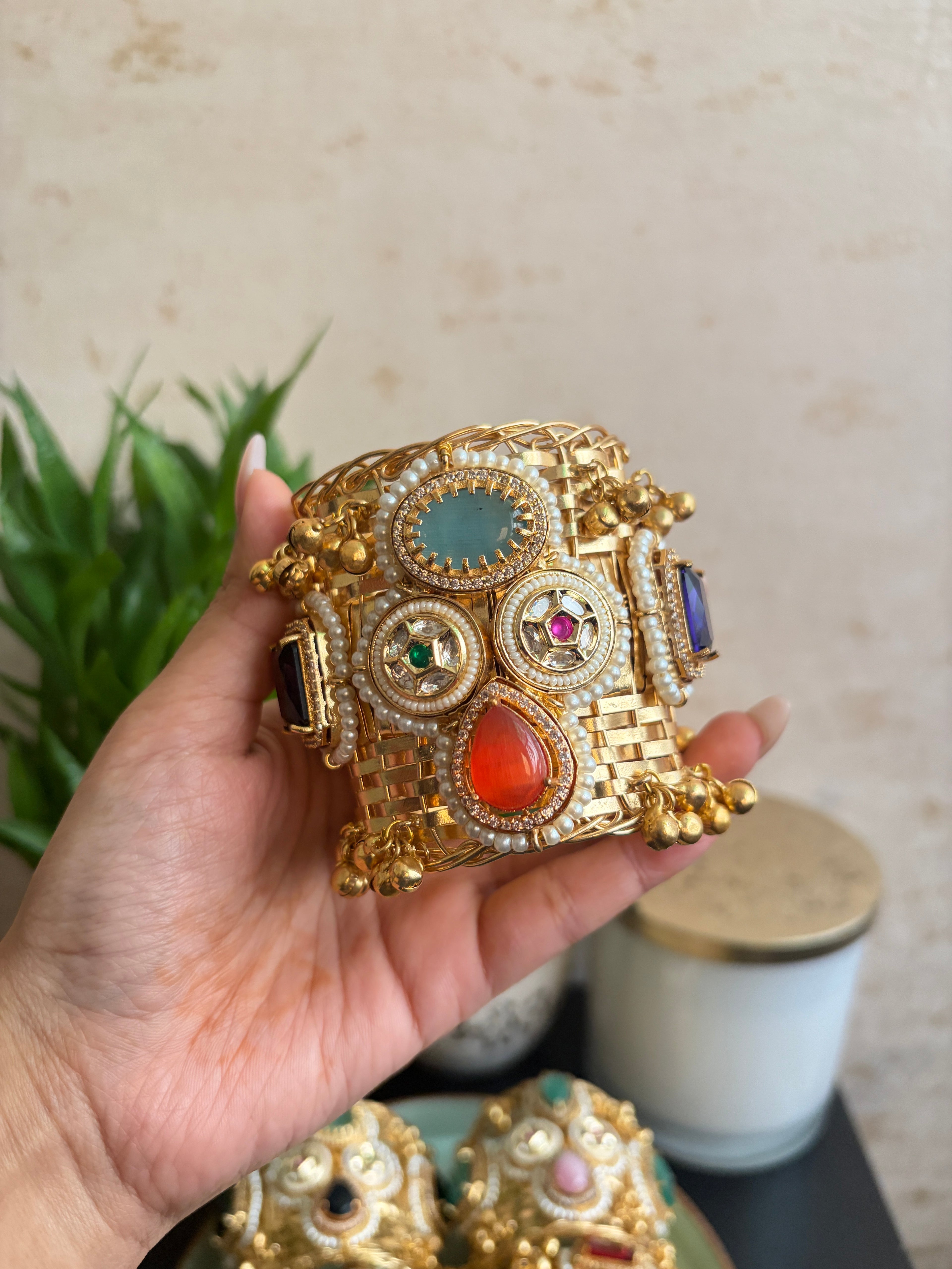 MOHITA 2.0 handcuffs