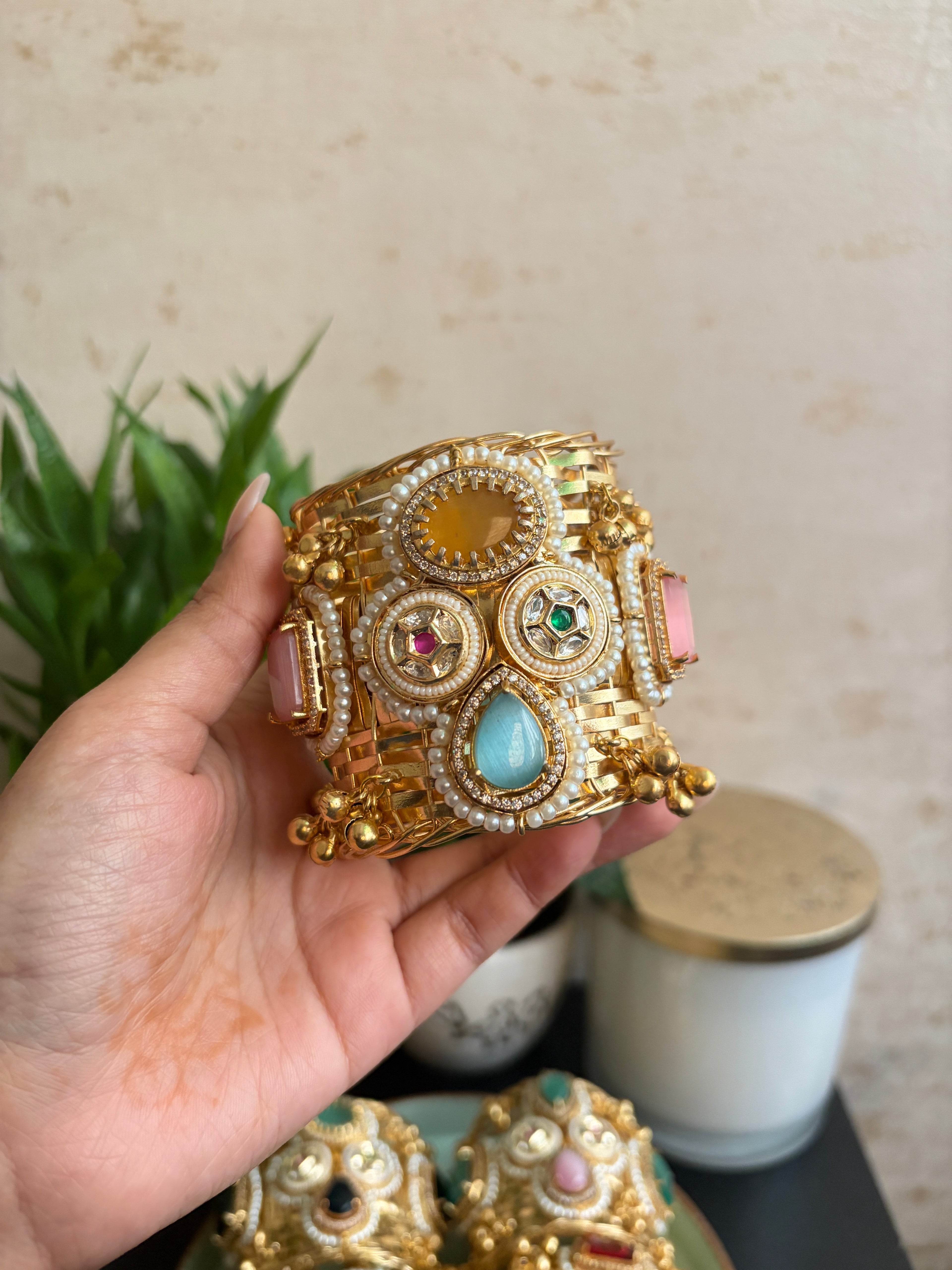 MOHITA 2.0 handcuffs