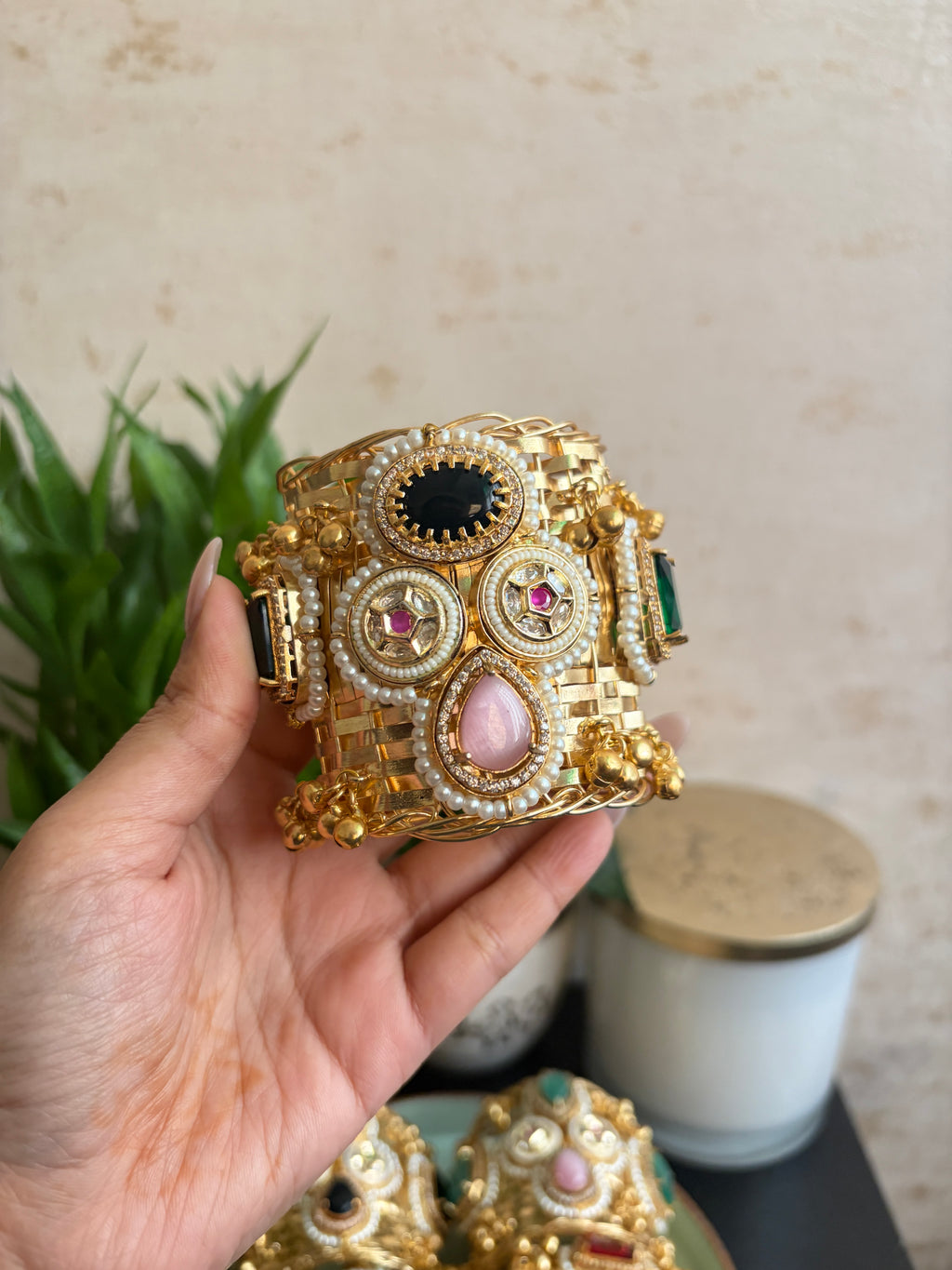 MOHITA 2.0 handcuffs