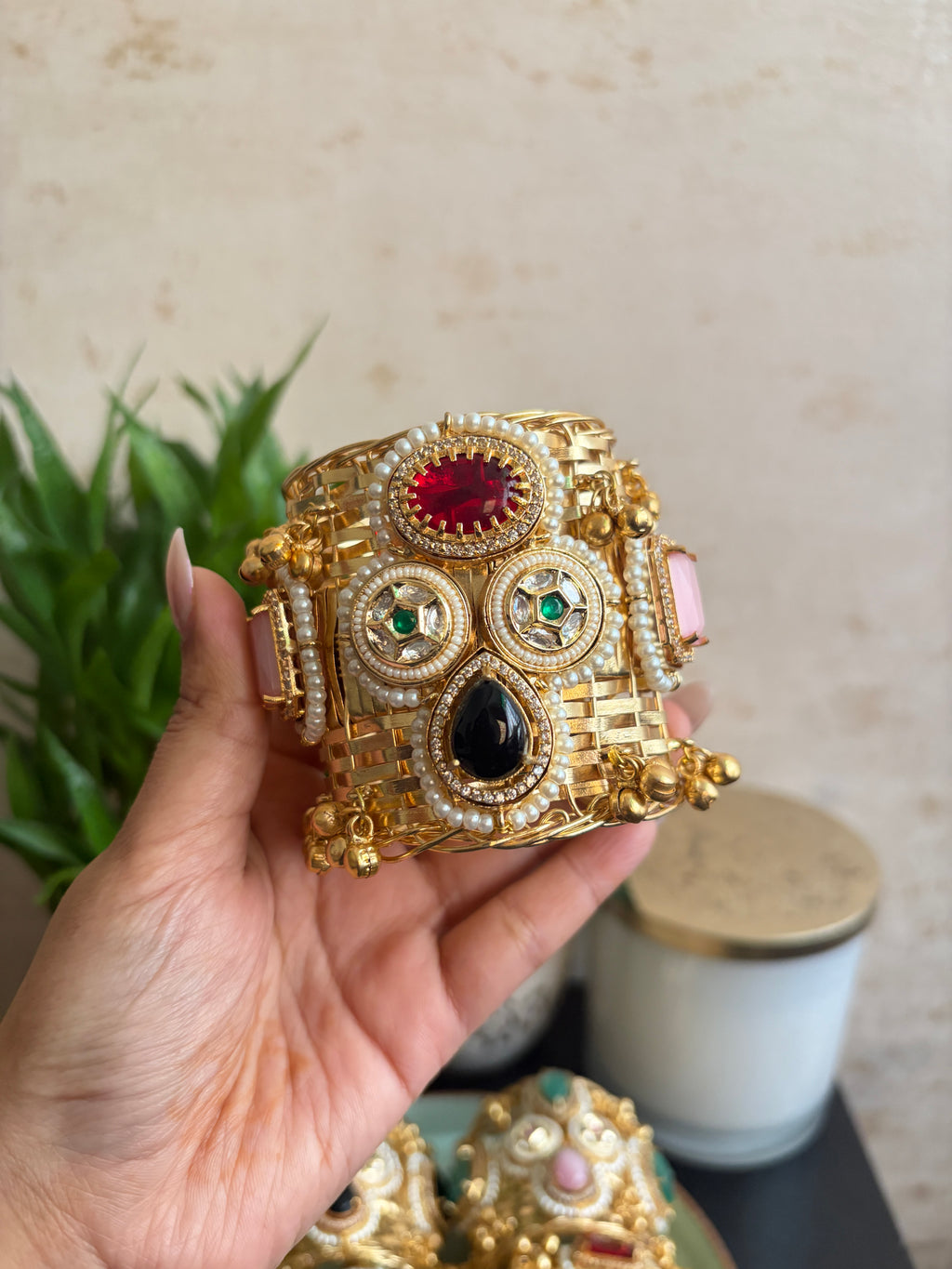 MOHITA 2.0 handcuffs