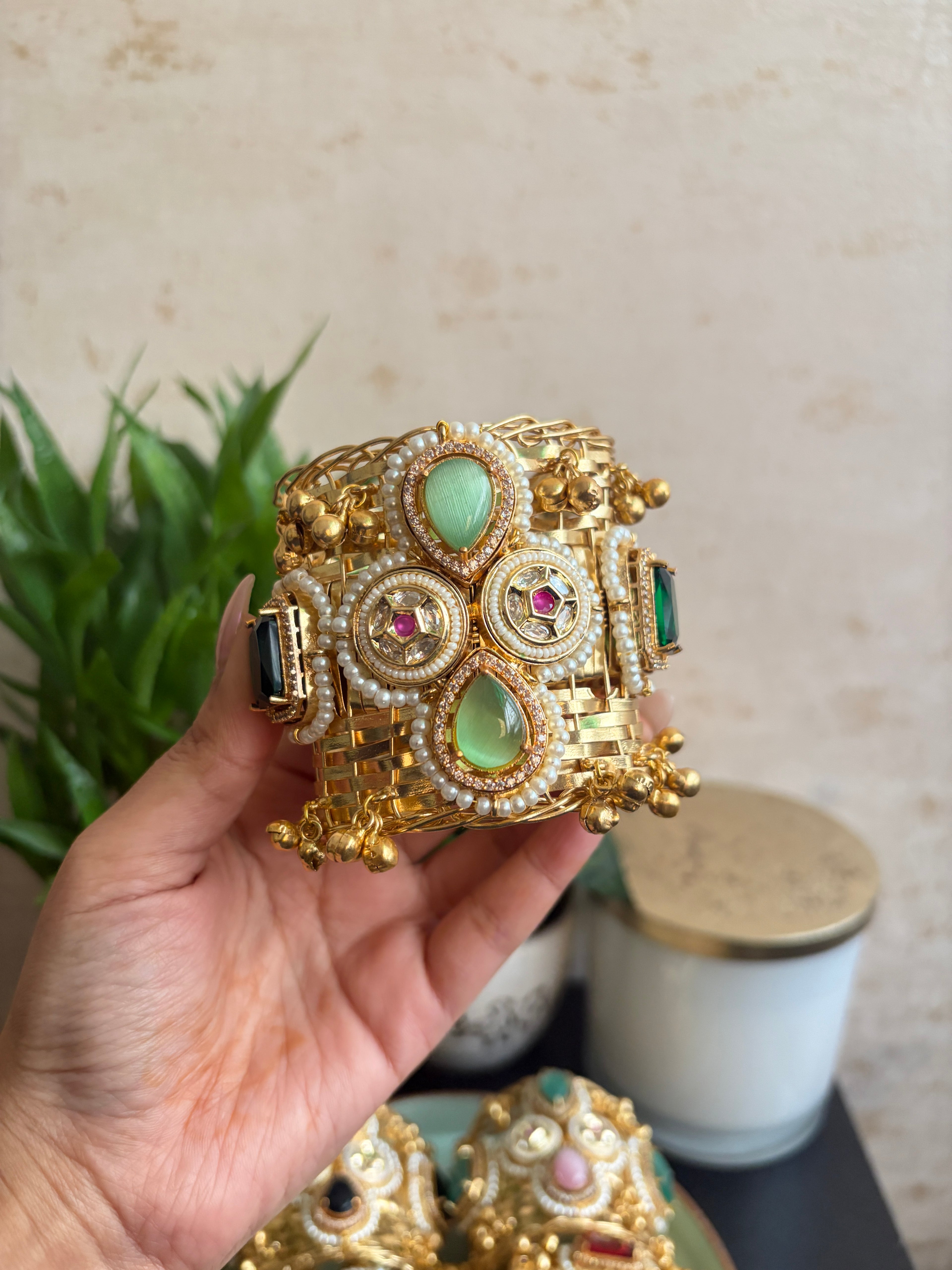 MOHITA 2.0 handcuffs