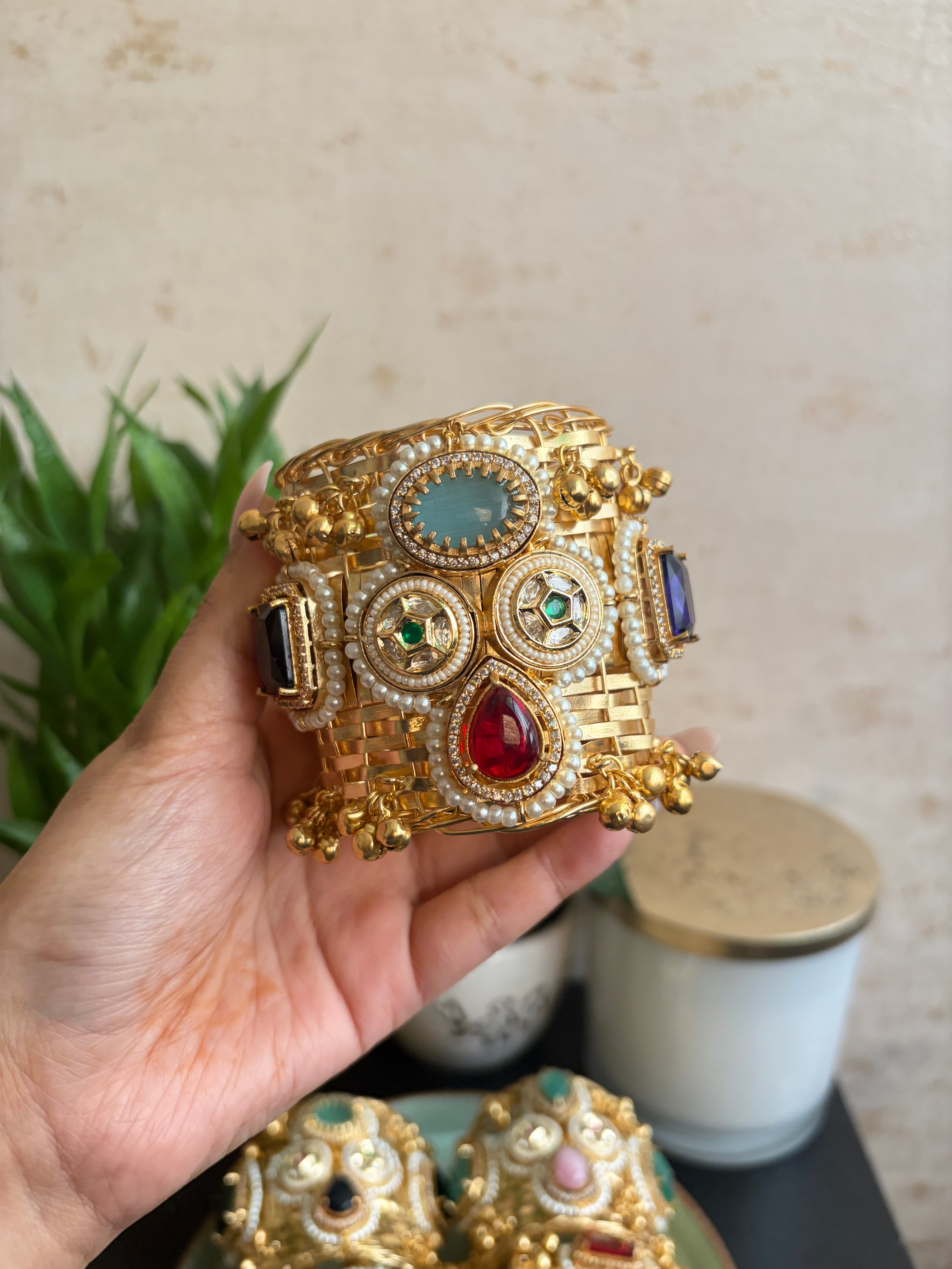 MOHITA 2.0 handcuffs