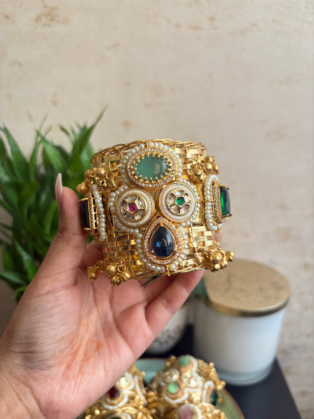 MOHITA 2.0 handcuffs