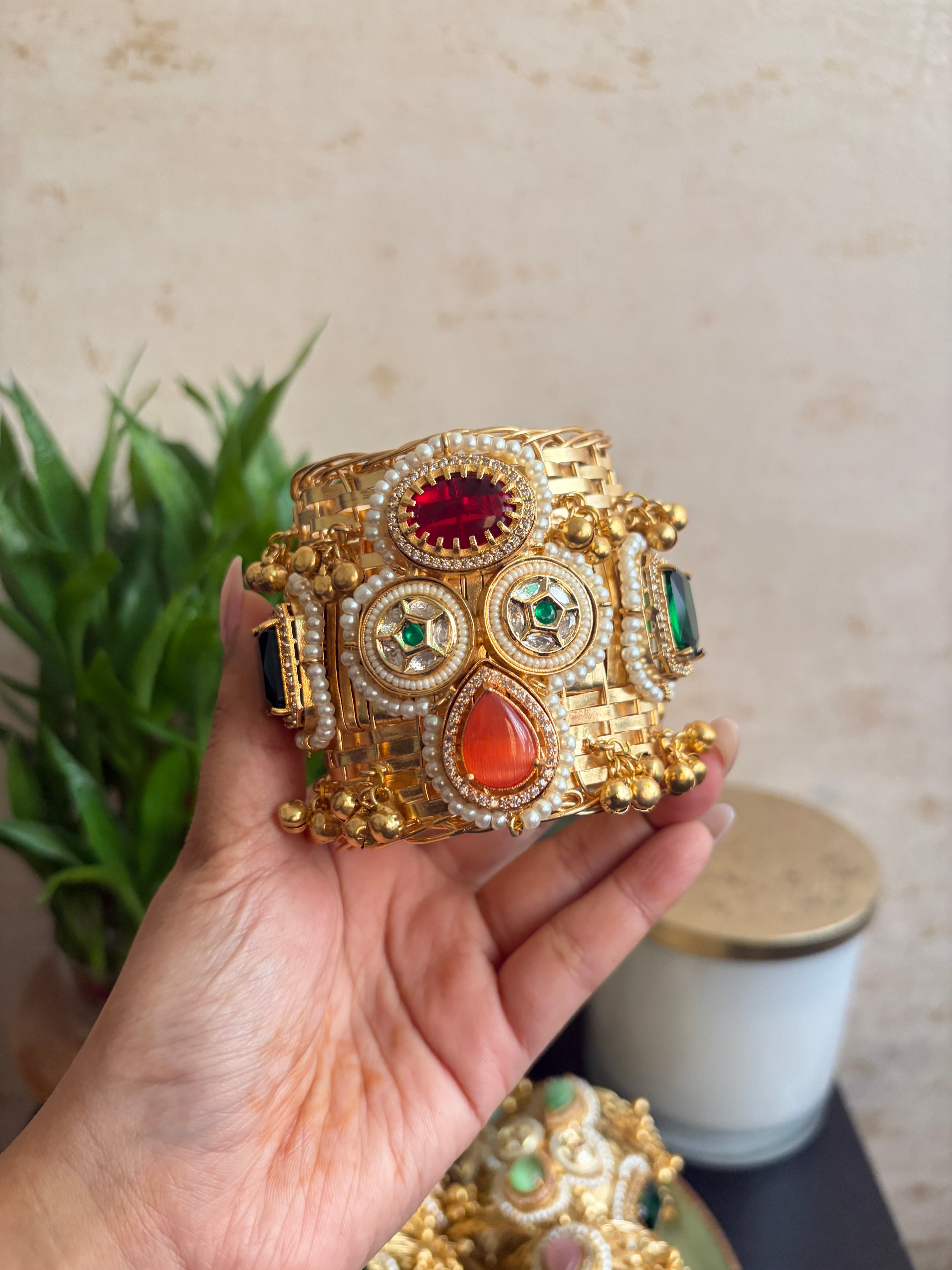 MOHITA 2.0 handcuffs