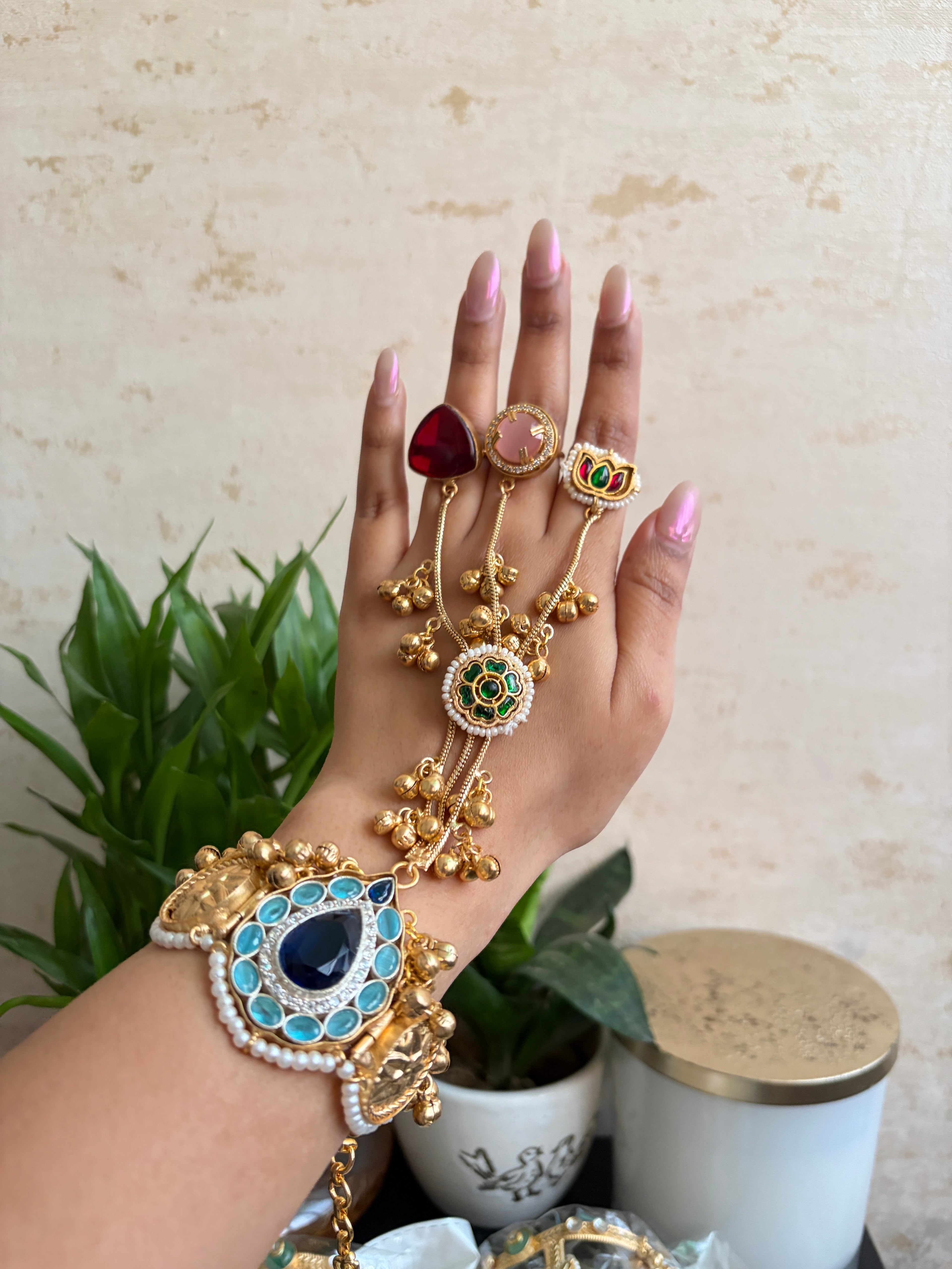 NIVEDITA Ghungroo Hathphool