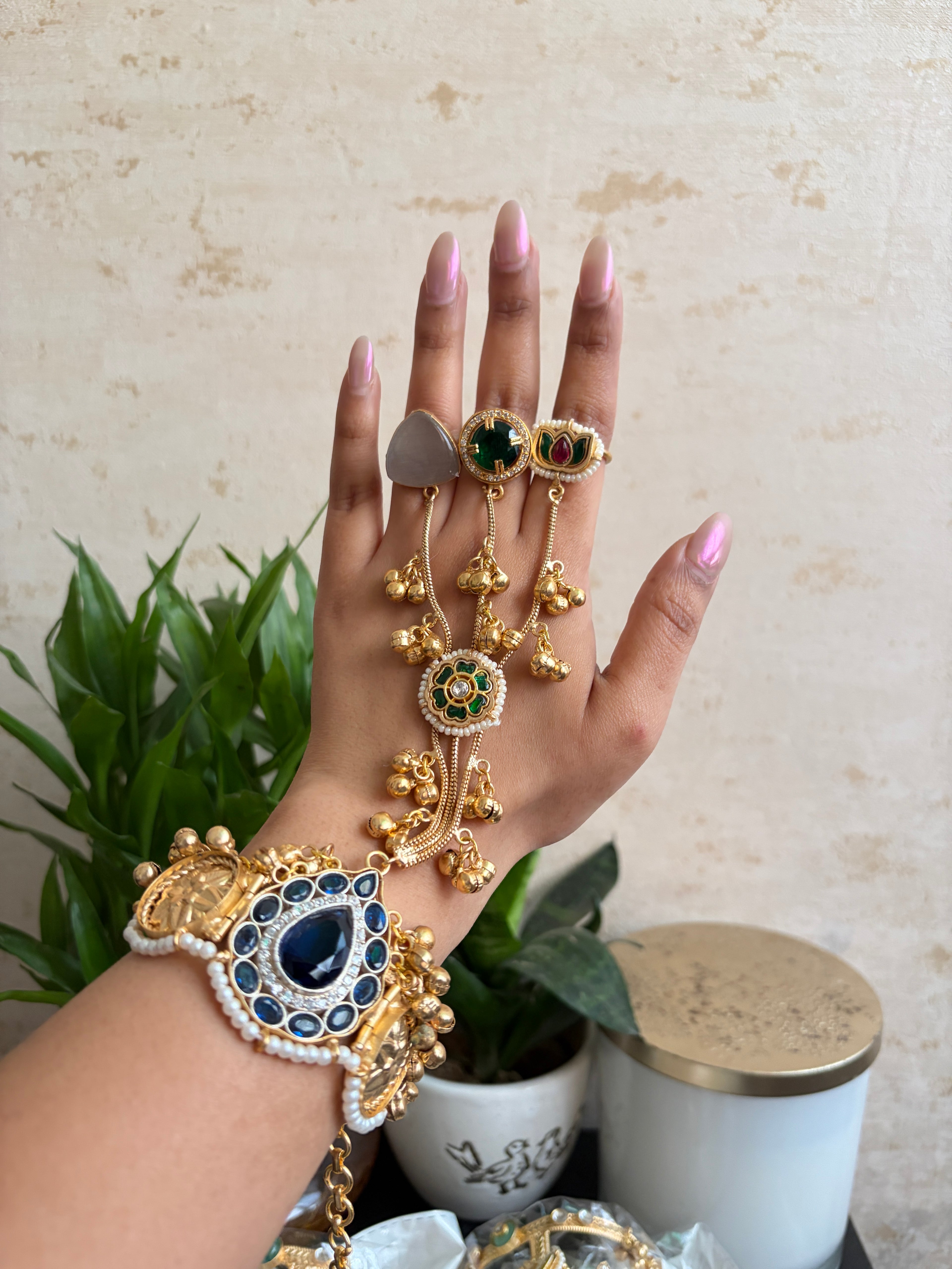 NIVEDITA Ghungroo Hathphool