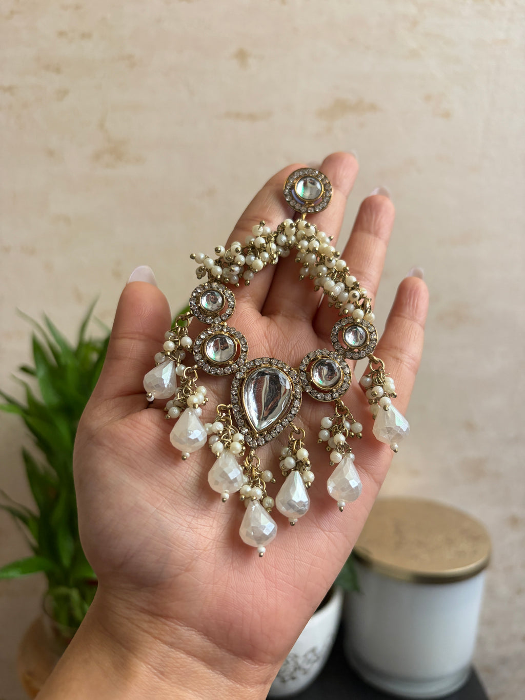 ANVIKA Pearl Chaandbalis